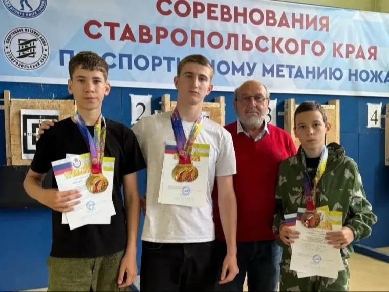 Курсанты патриотического военно-спортивного клуба «Стражи Отчизны» приняли участие в соревнованиях Ставропольского края по спортивному метанию ножа.
